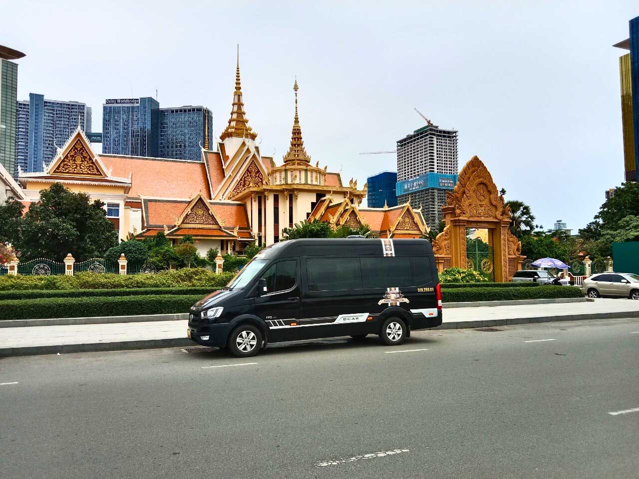 Ho Chi Minh City To Cambodia by limosine